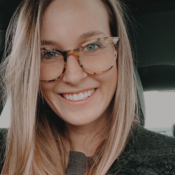 Meet your Posher, Claire - Picture 2 of 3